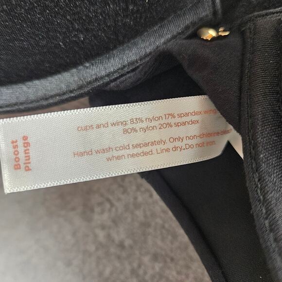 NWT Cacique Bra Boost Plunge Black 48D Shapes Invisible backsmoother collection - Picture 3 of 4